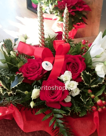 Composizione natalizia rossa e oro