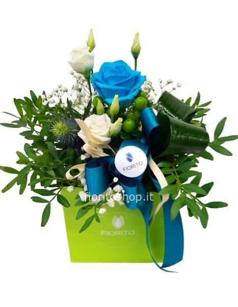 Cubotto con rosa azzurra